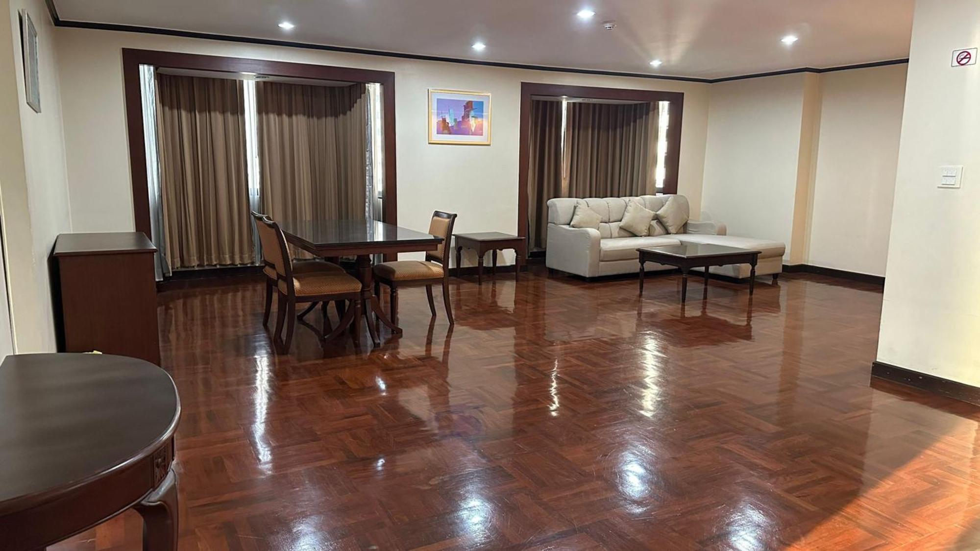 Hotel Omni Tower Sukhumvit Nana Direct