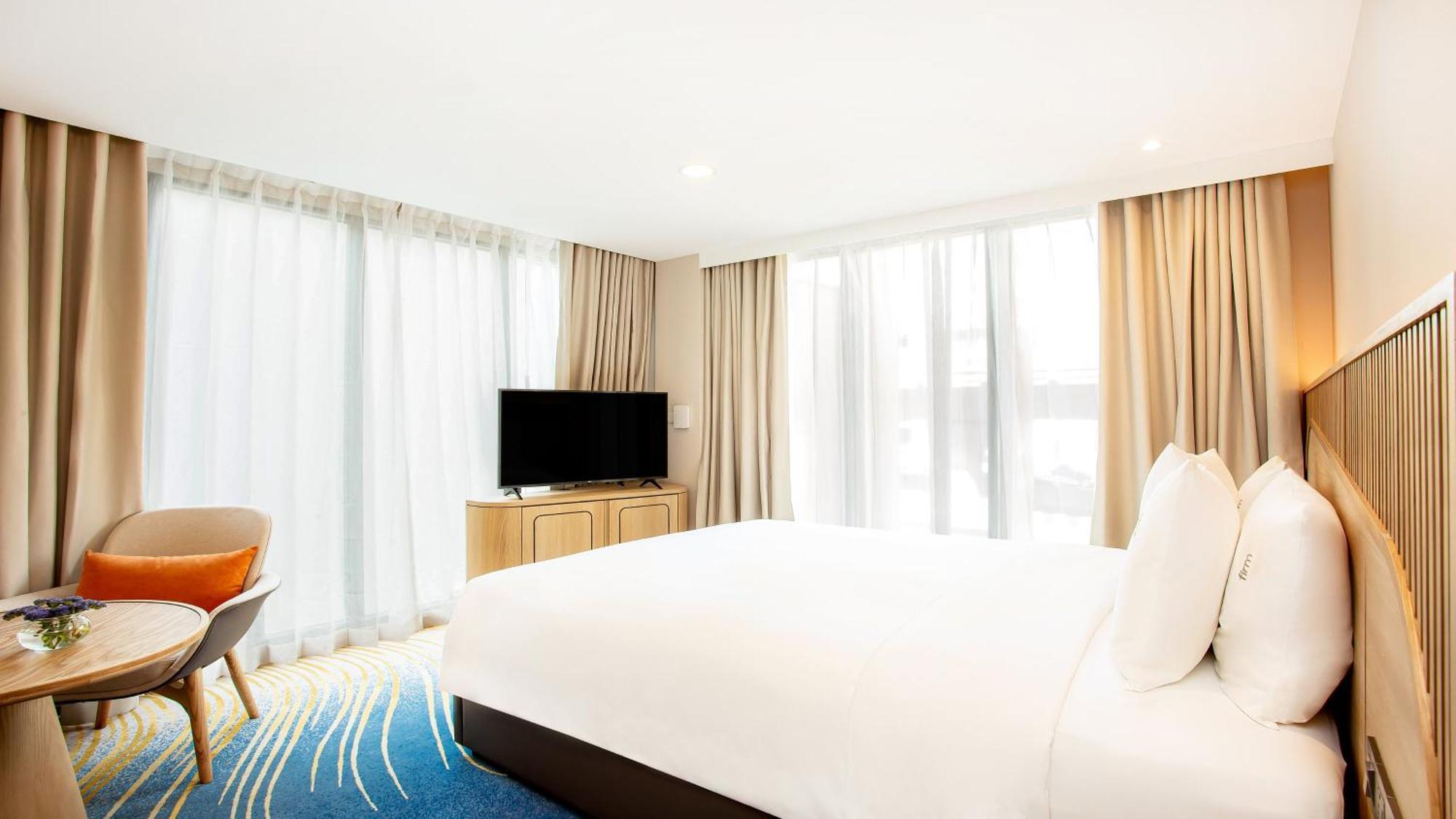 Hotel Express & Pier By Ihg 4*