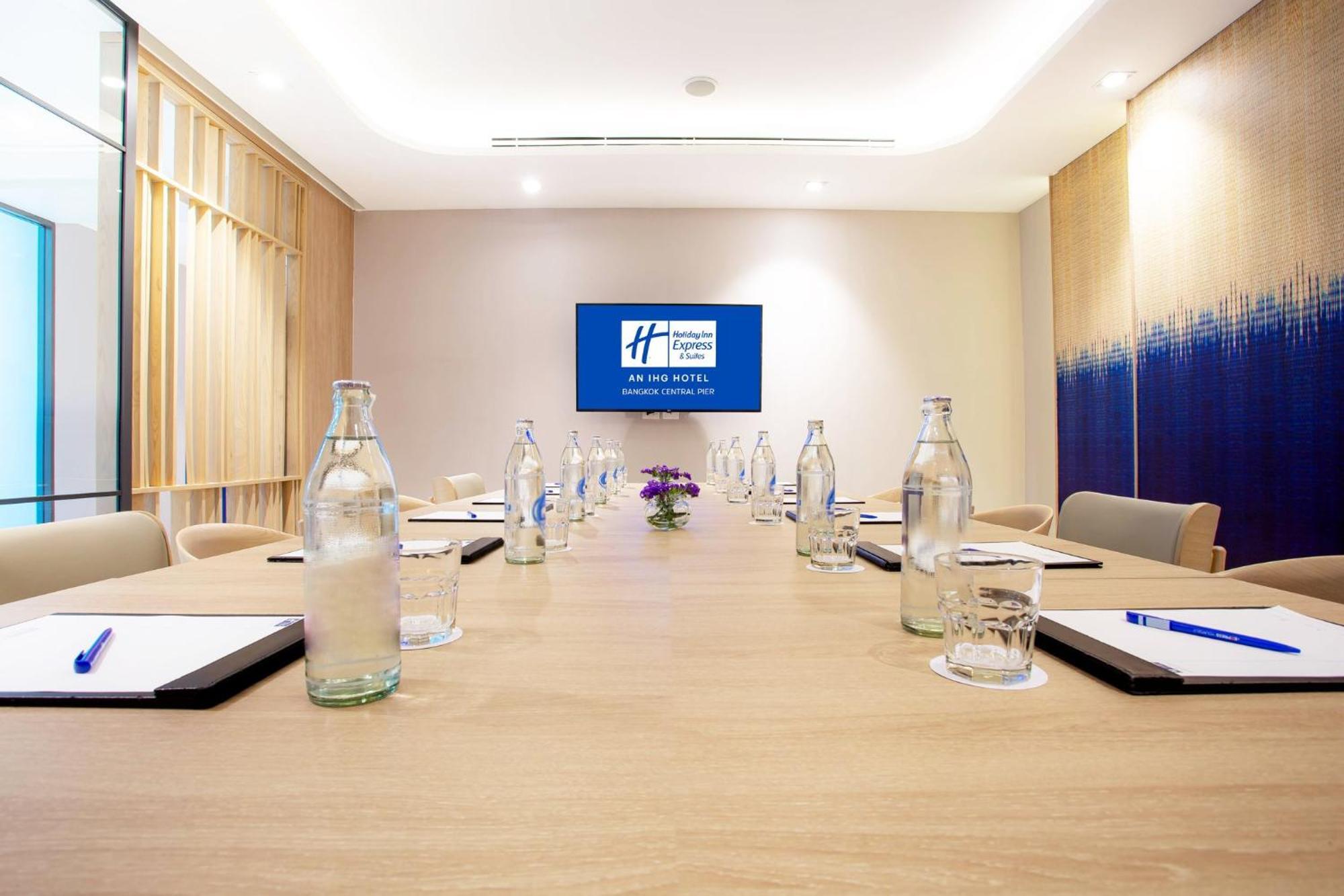 Express & Pier By Ihg Bangkok