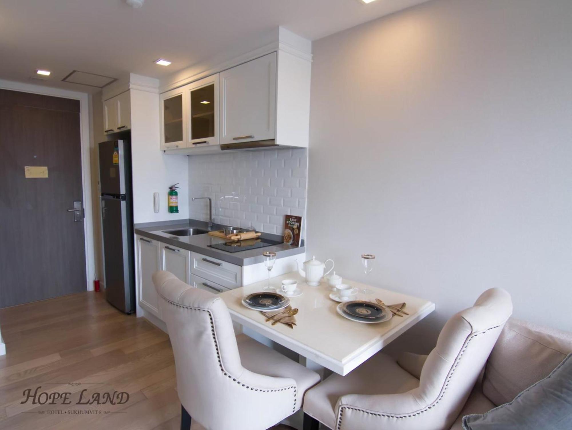 Hope Land Sukhumvit 8 Hotel 4*
