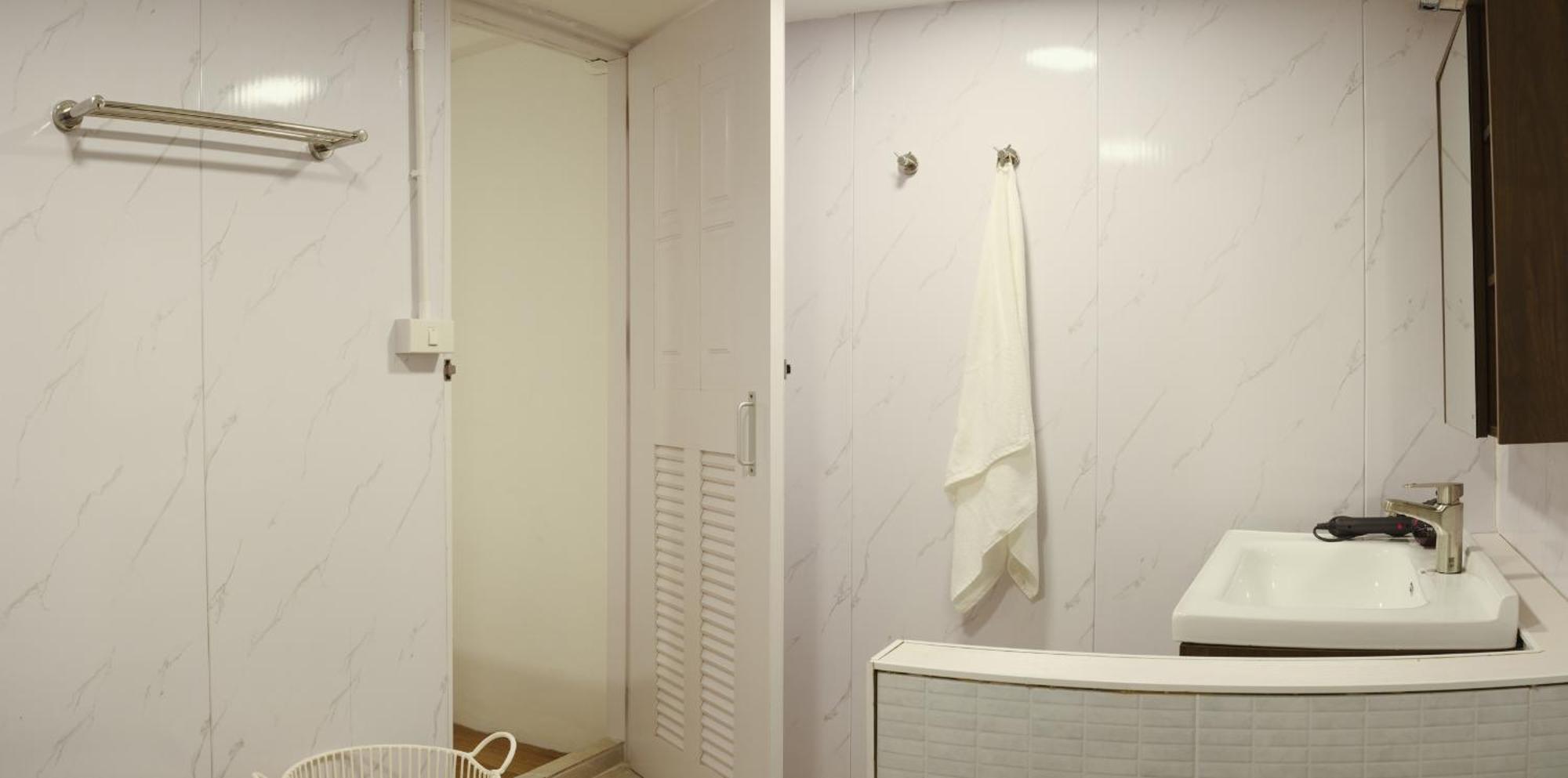 Secret House In China Town 2br. Rare Find
