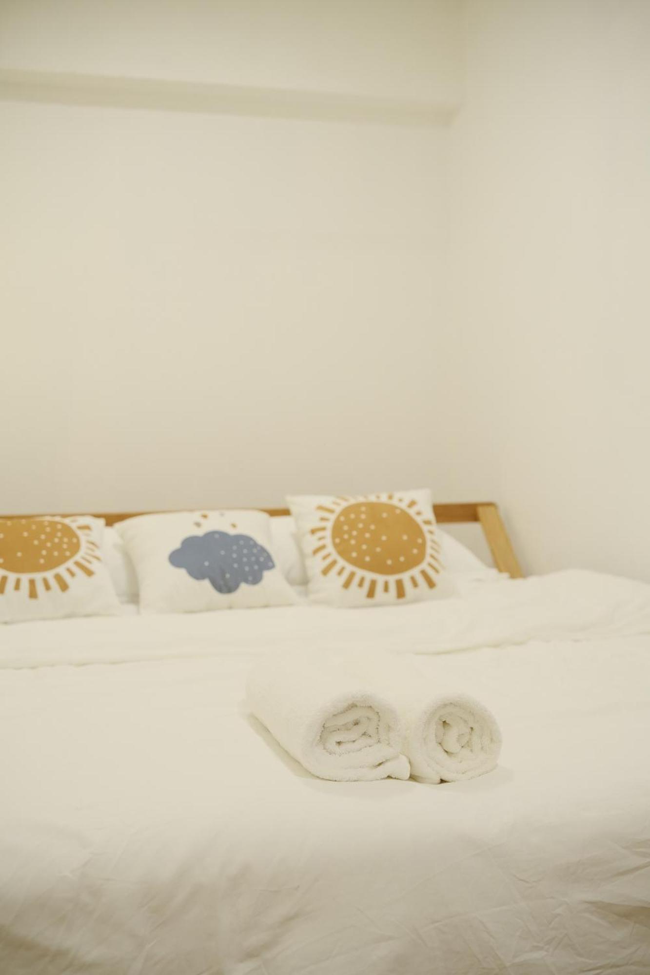 Secret House In China Town 2br. Rare Find