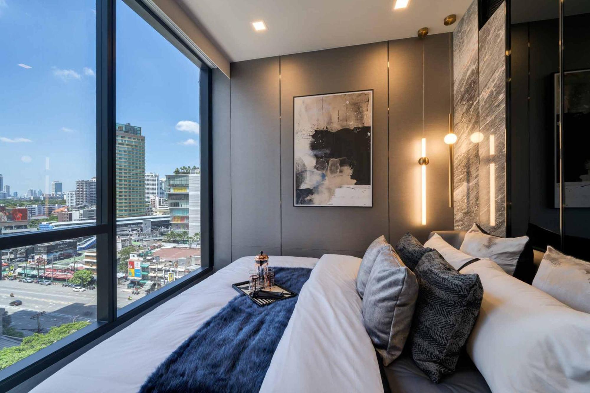 Ultra Classy Designer Central Asok Terminal 21 *