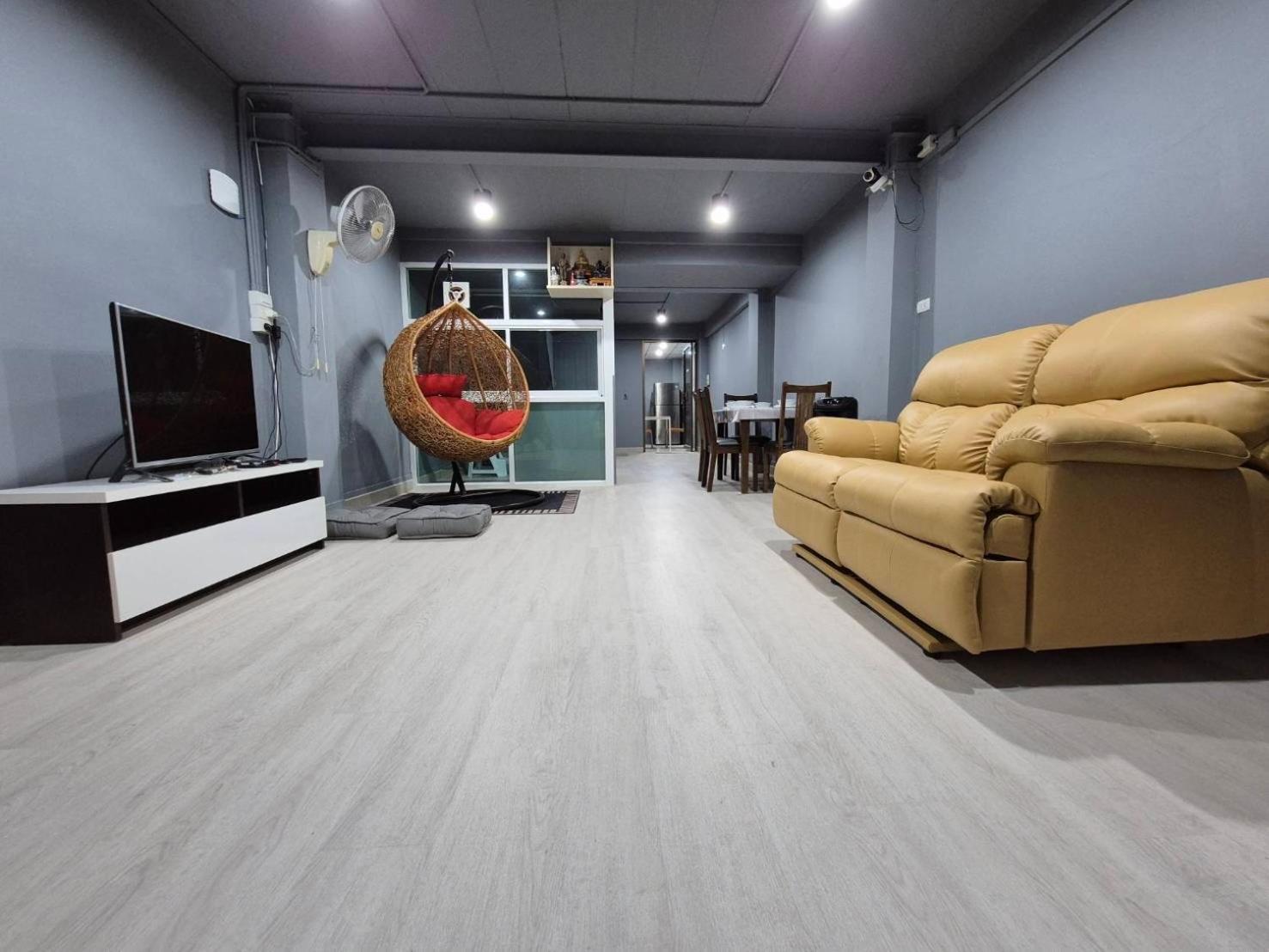 Phuket Vibe, House, 7 Mins To Bts, Center, Private In Sathon, Private Bathroom, Bangkok, Thailand *