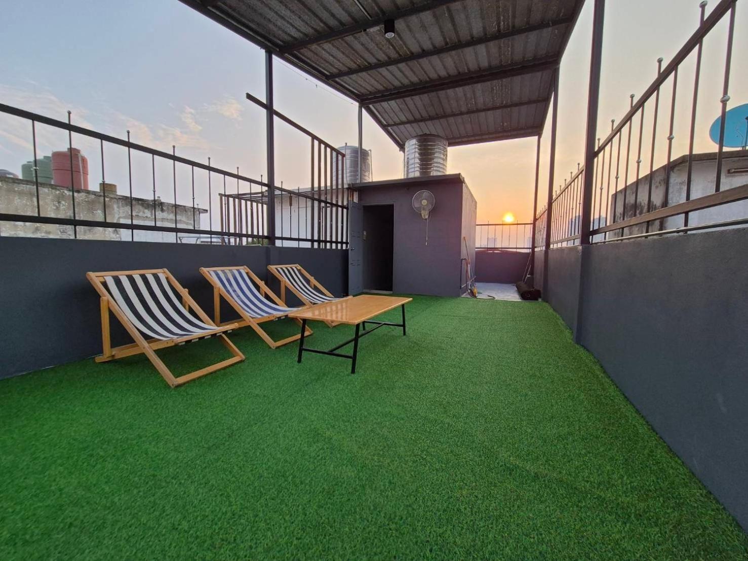 Phuket Vibe, House, 7 Mins To Bts, Center, Private In Sathon, Private Bathroom, Bangkok, Thailand Gasthuis Bangkok