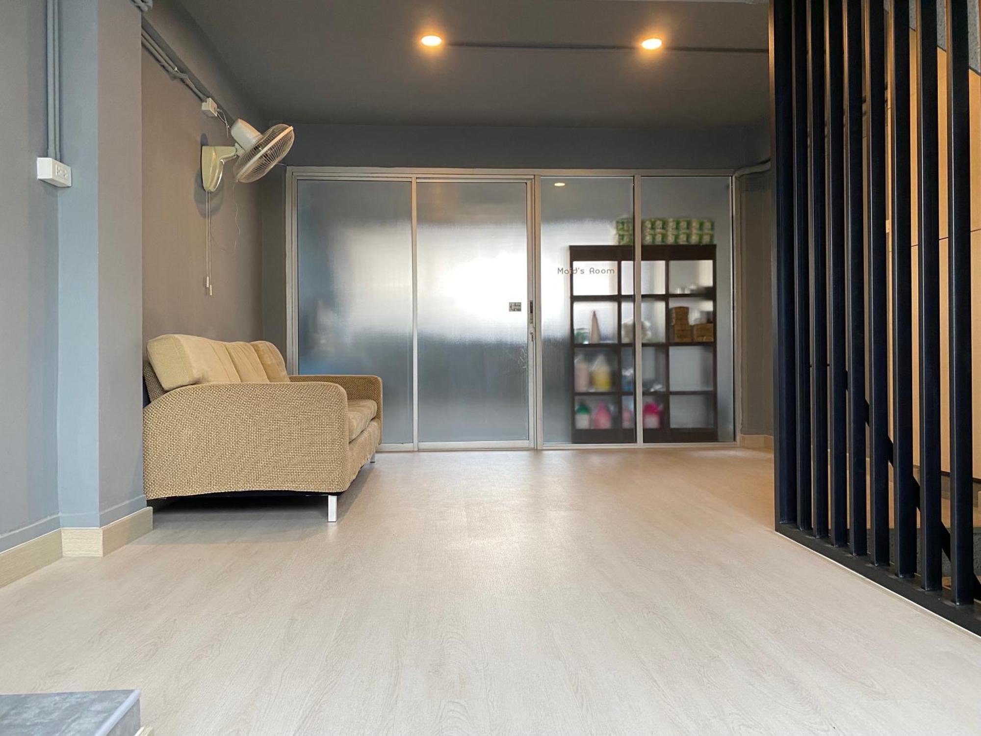 Wisma tamu Vibe, House, 7 Mins To Bts, Center, Private In Sathon, Private Bathroom, Bangkok, Thailand Bangkok