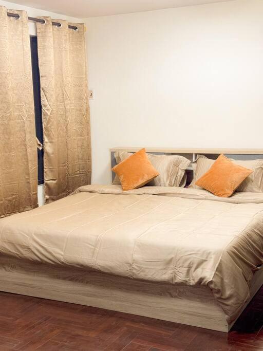 Private House 3 Beds + Double Beds In Heart Of Phromphong Villa *