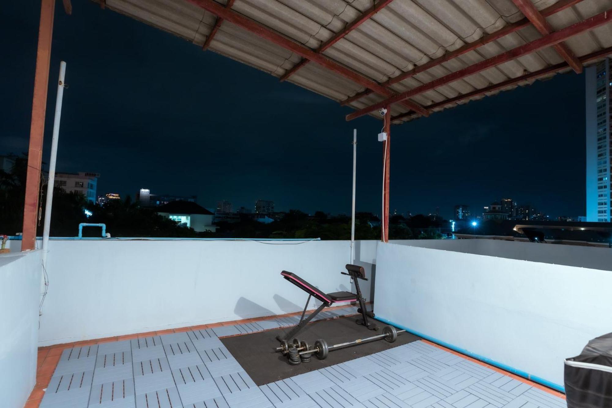 420 - Ekkamai Buds & Beds Hostel *