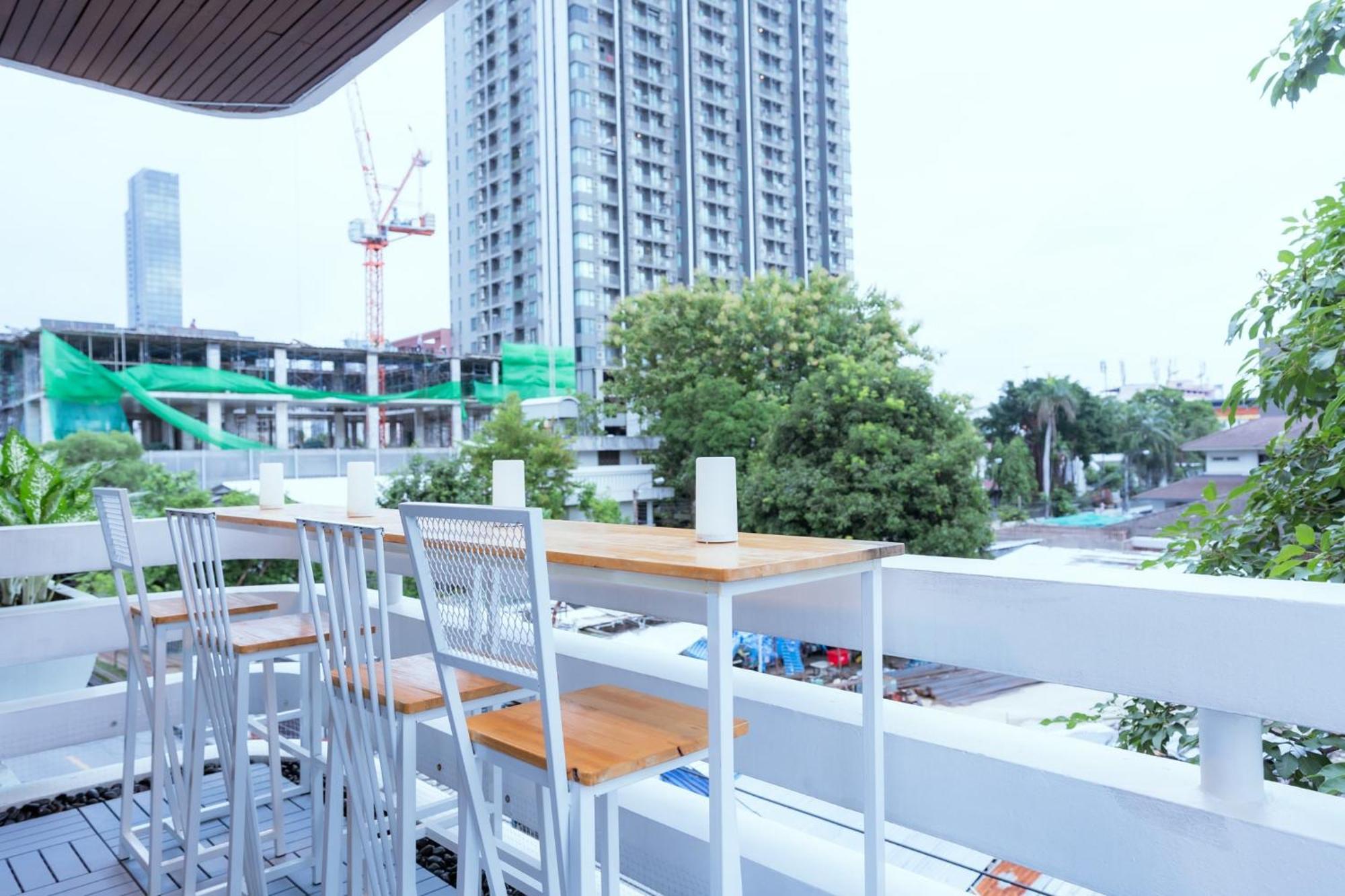 420 - Ekkamai Buds & Beds Bangkok