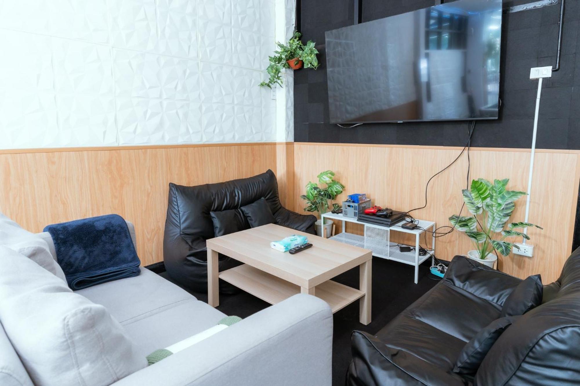 420 - Ekkamai Buds & Beds Hostel