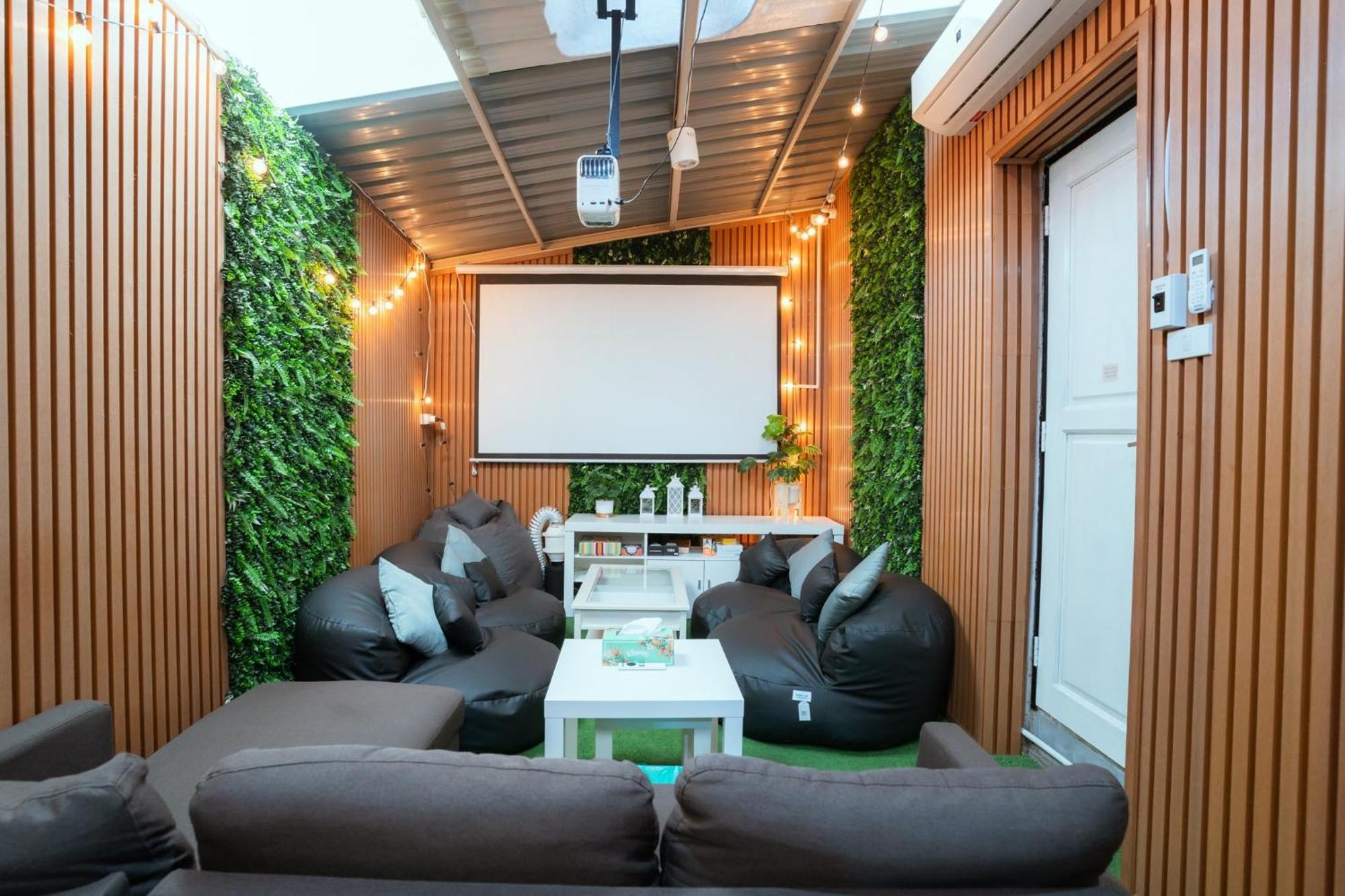 420 - Ekkamai Buds & Beds * Bangkok