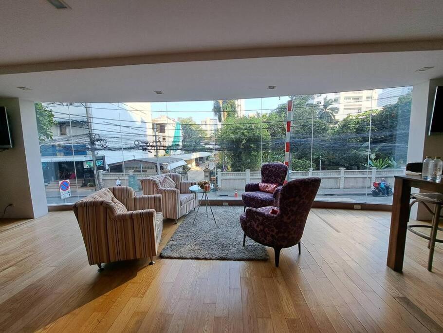 1 Bedroom In Sukhumvit Cbd 5 Min To Bts Phromphong *