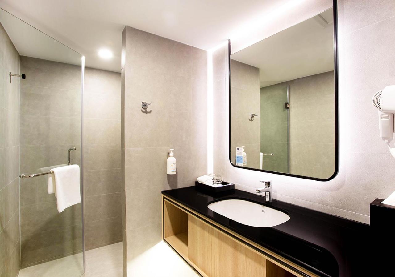 Express & Pier By Ihg Hotel