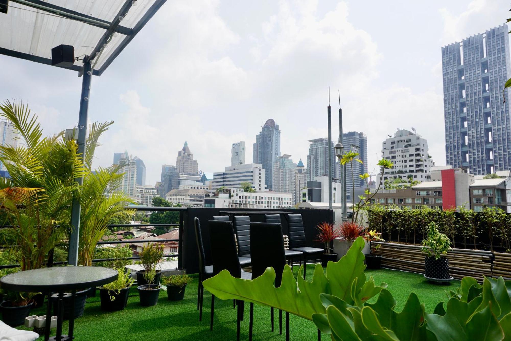 Hip And Funky Silom Soi 3, With Rooftop View Apartment Bangkok