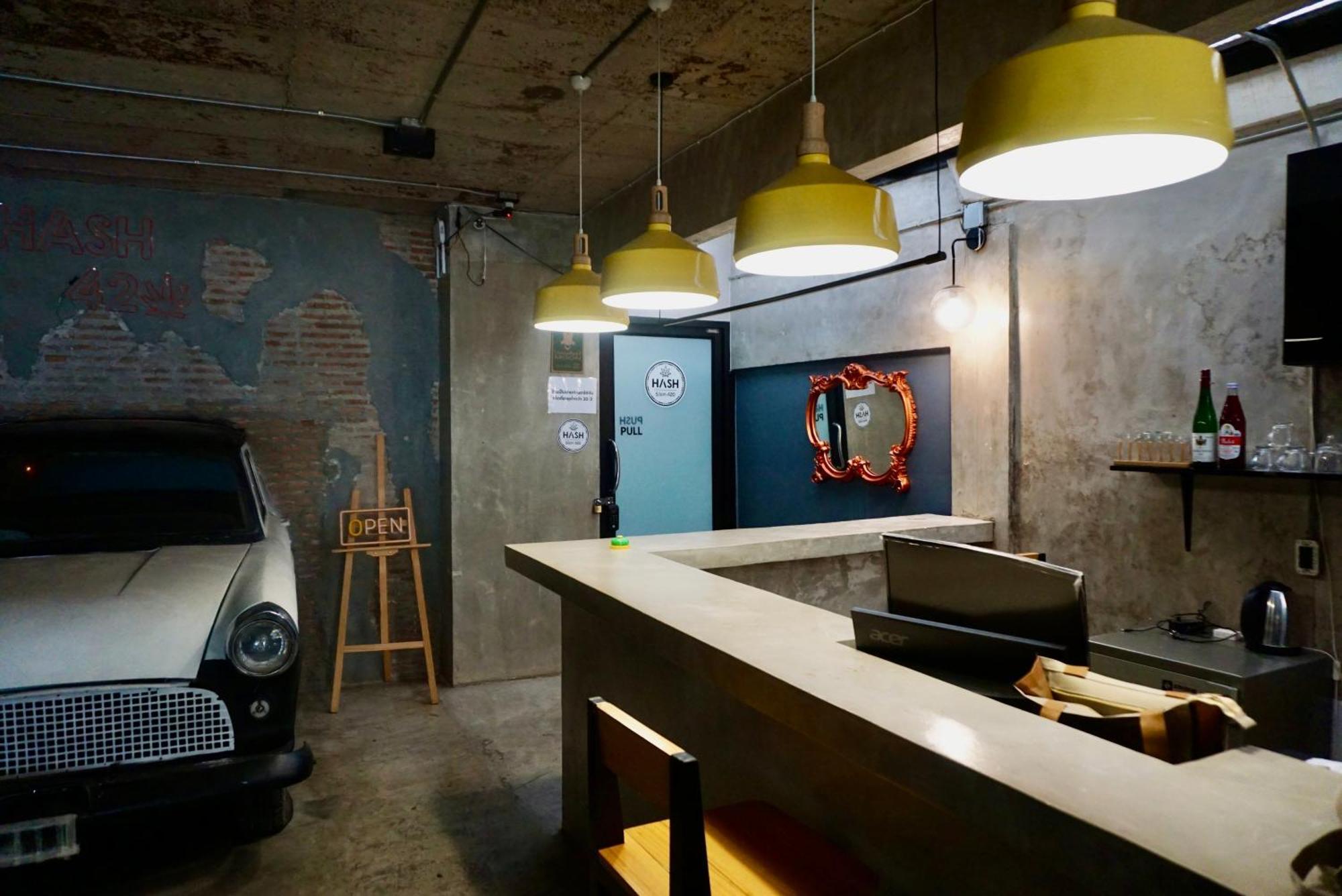 Hip And Funky Silom Soi 3, With Rooftop View Apartment *