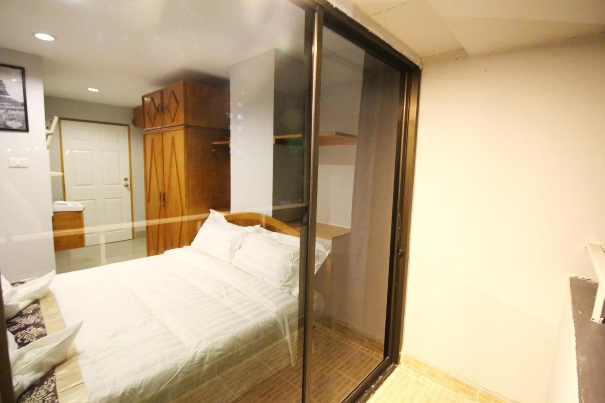 Love hotel L