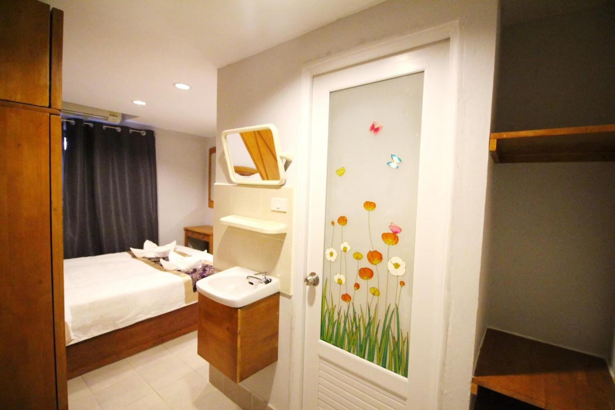 L Love hotel *