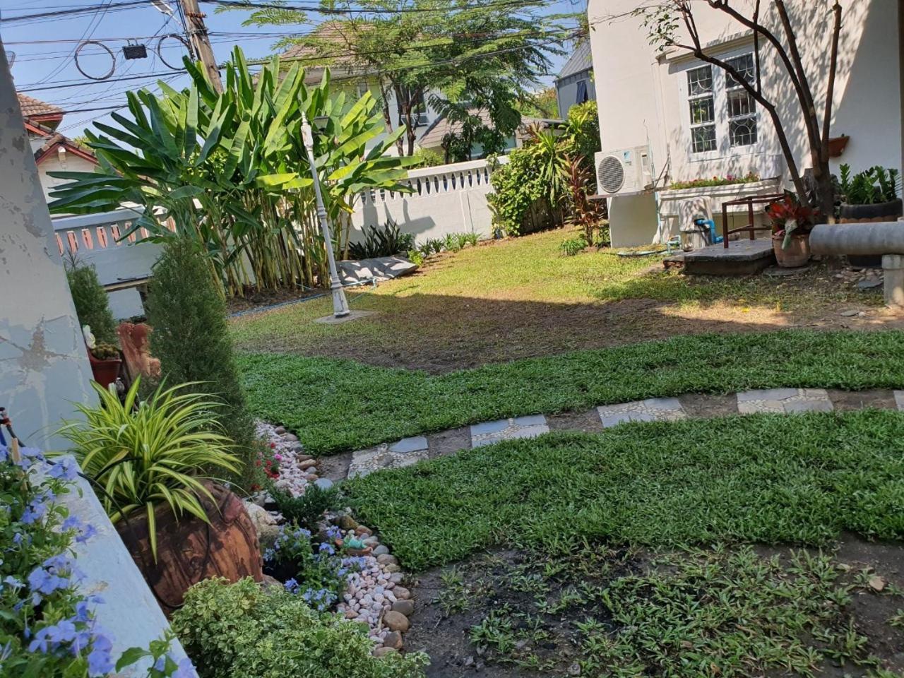 3 Bedroom Cozy Skytrain View Bkk Vakantiepark *