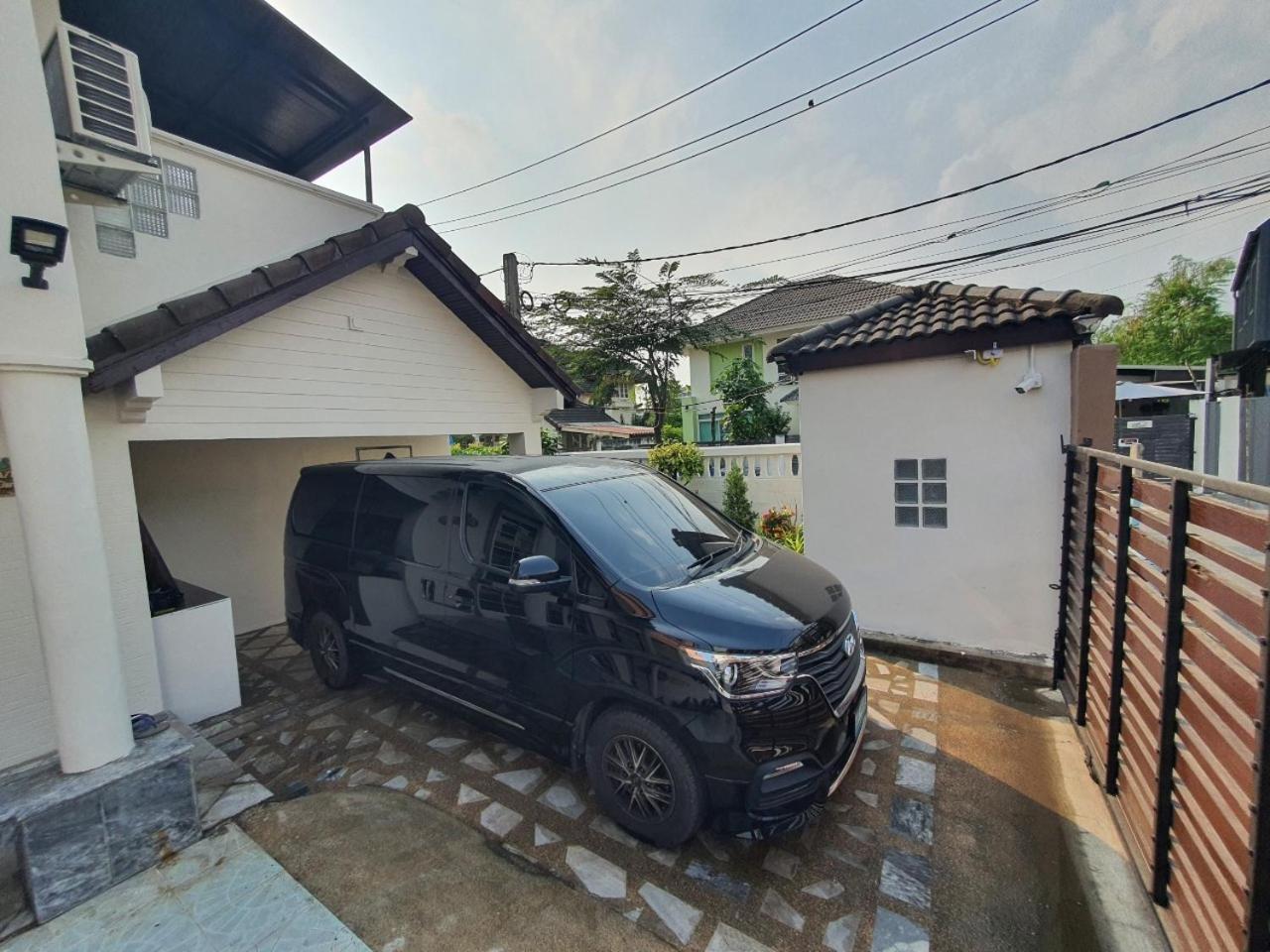 3 Bedroom Cozy Skytrain View Bkk Vakantiepark