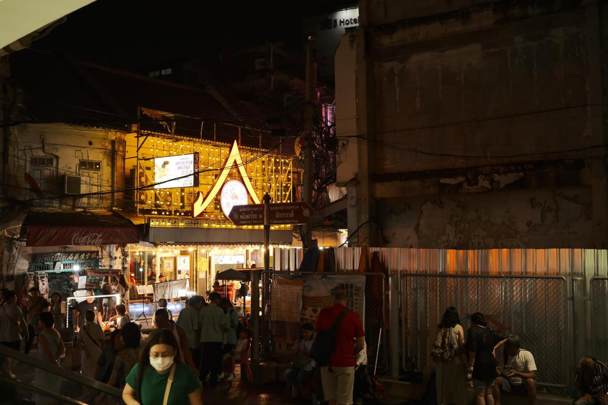 Hidden Gems In China Town, 2br Apartment