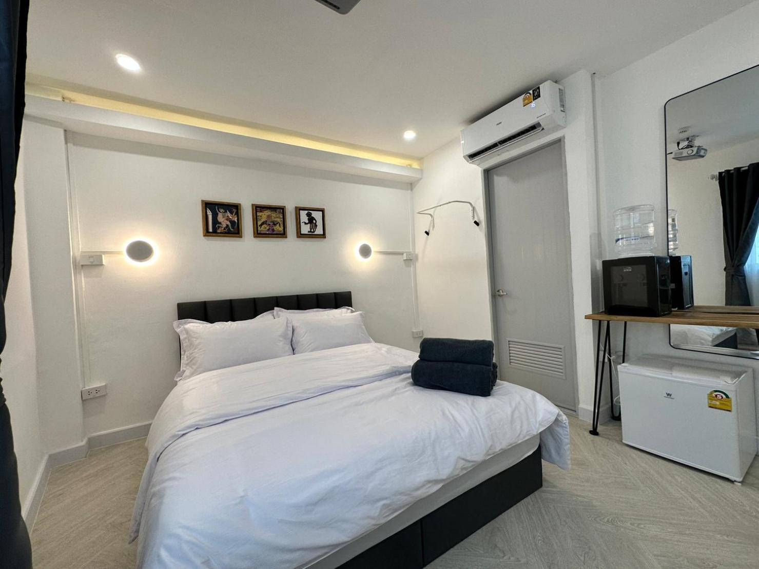 The White Den Sukhumvit 44 Albergue *