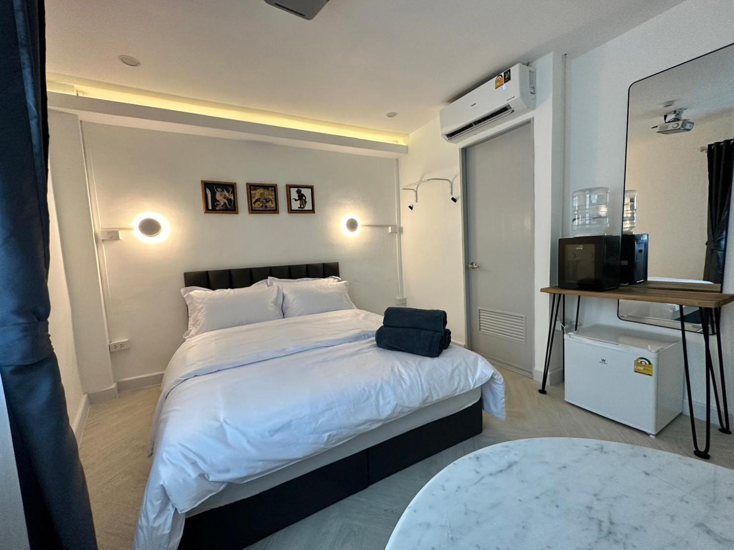 The White Den Sukhumvit 44 Banguecoque
