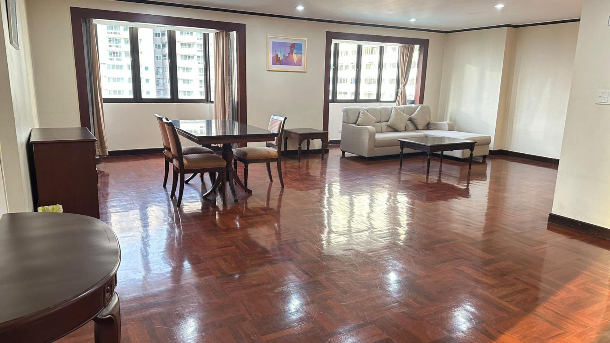 Apartment Omni Tower Cozy By Direct Bangkok