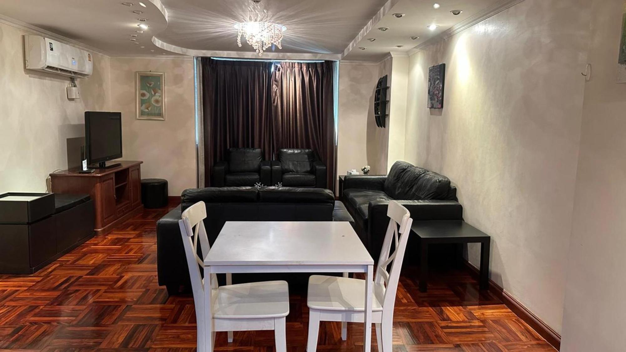 Omni Tower Cozy By Direct Apartment