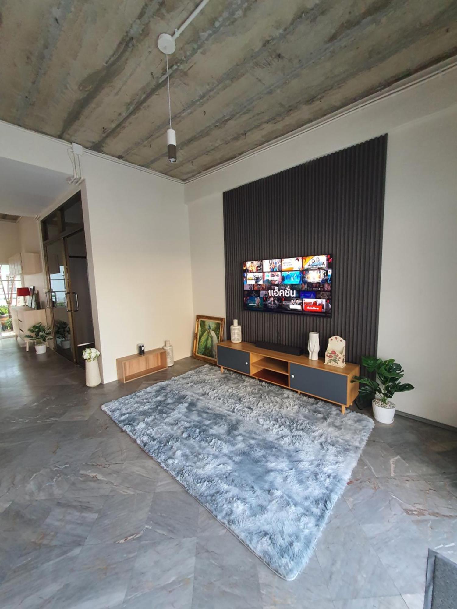 3 Bedroom Cozy Skytrain View Bkk Vakantiepark *
