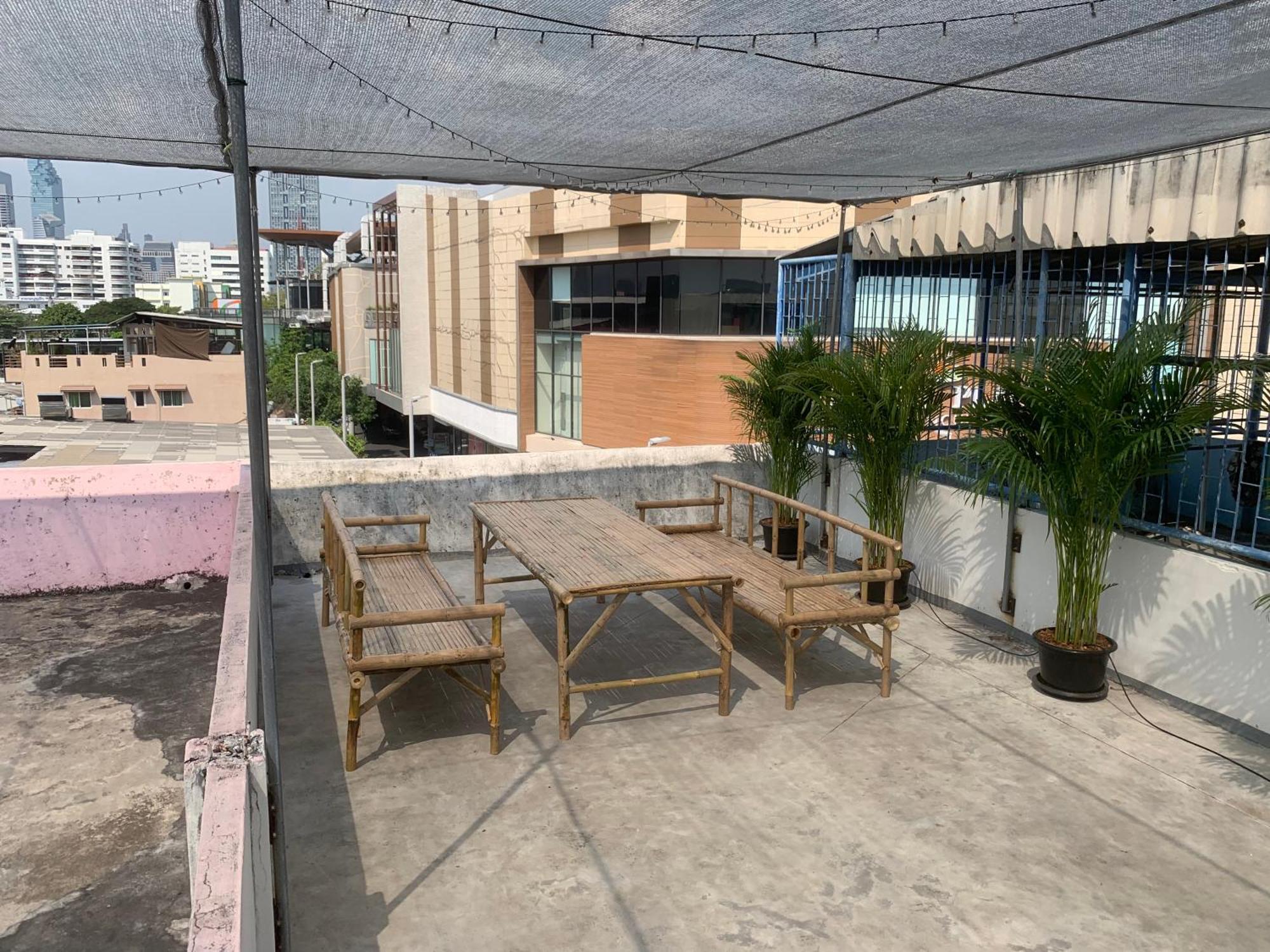 Cosy 4th Floor With Rooftop * Bangkok