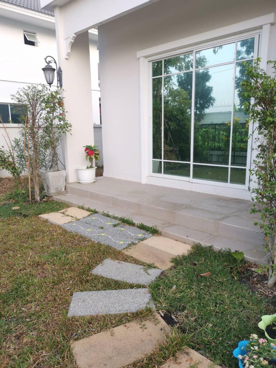 Holiday park บ้านพักใกล้สุวรรณภูมิ​
