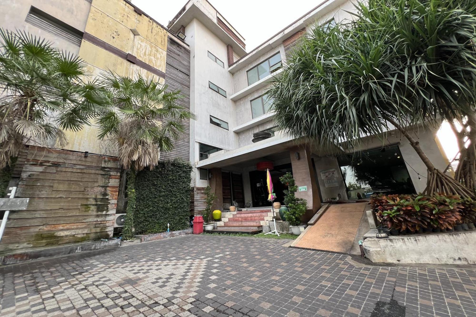 Eurna Hotel