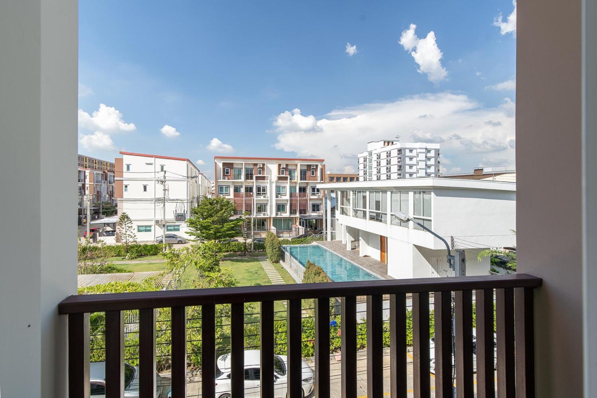 Latkrabangbishome Near Suvarnabhumi Airport ลาดกระบังบิซโฮม * Bangkok