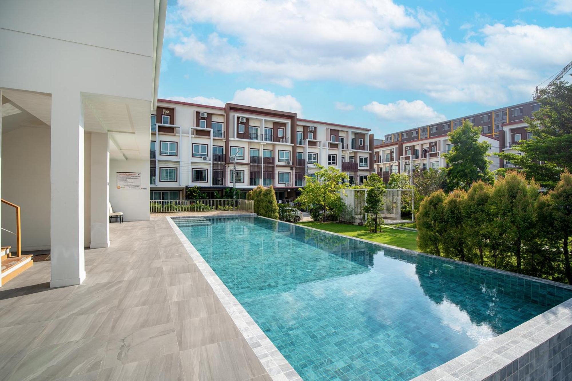 Latkrabangbishome Near Suvarnabhumi Airport ลาดกระบังบิซโฮม *