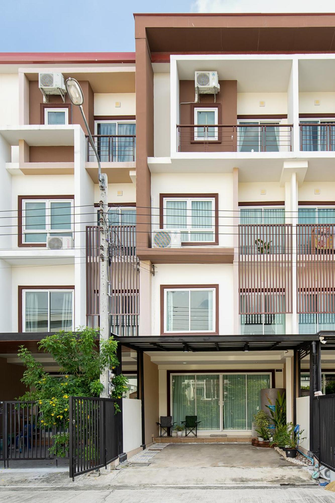 Latkrabangbishome Near Suvarnabhumi Airport ลาดกระบังบิซโฮม * Bangkok