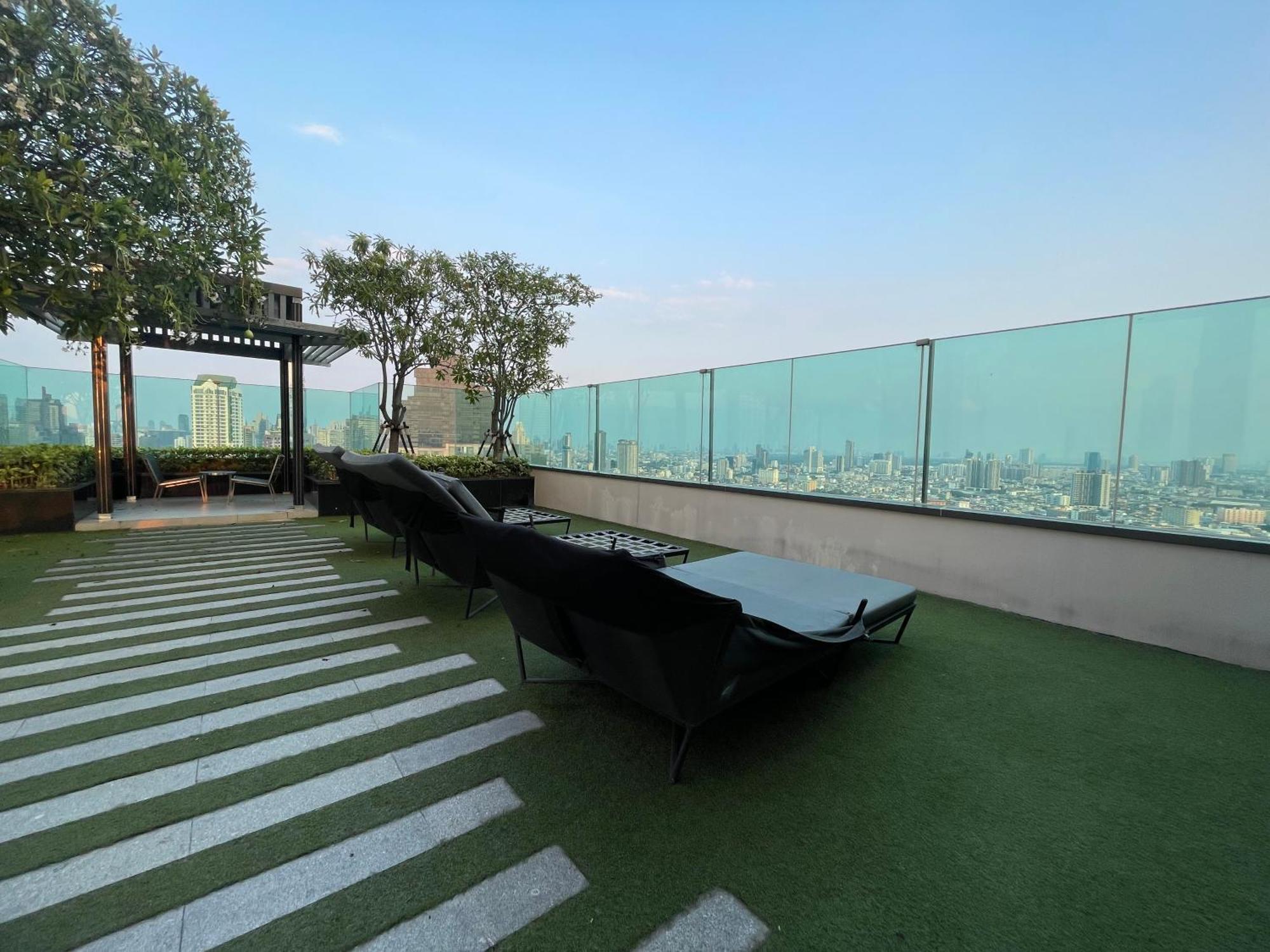 Luxurious River View With Train Access *