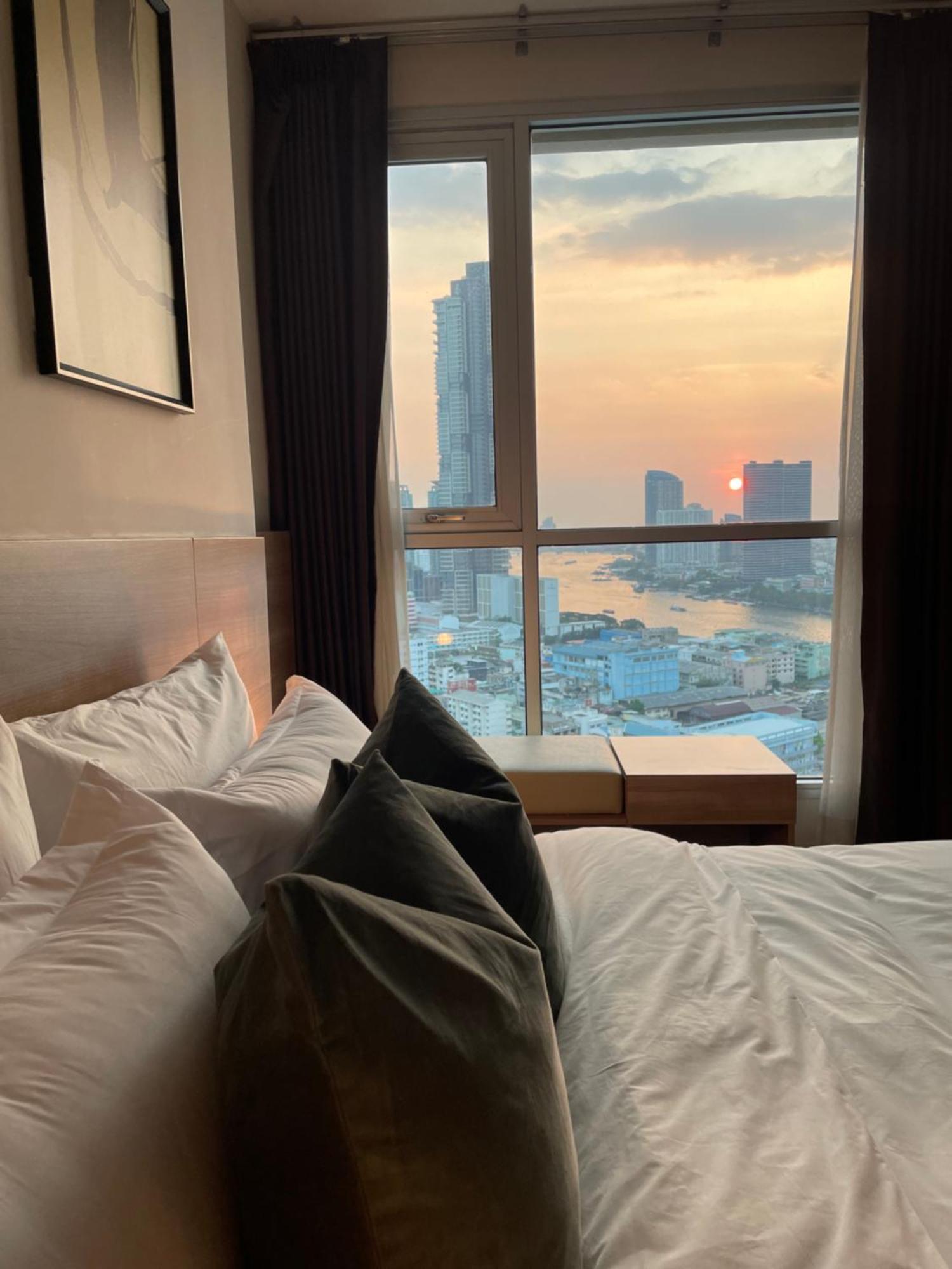 Luxurious River View With Train Access Apartment Bangkok