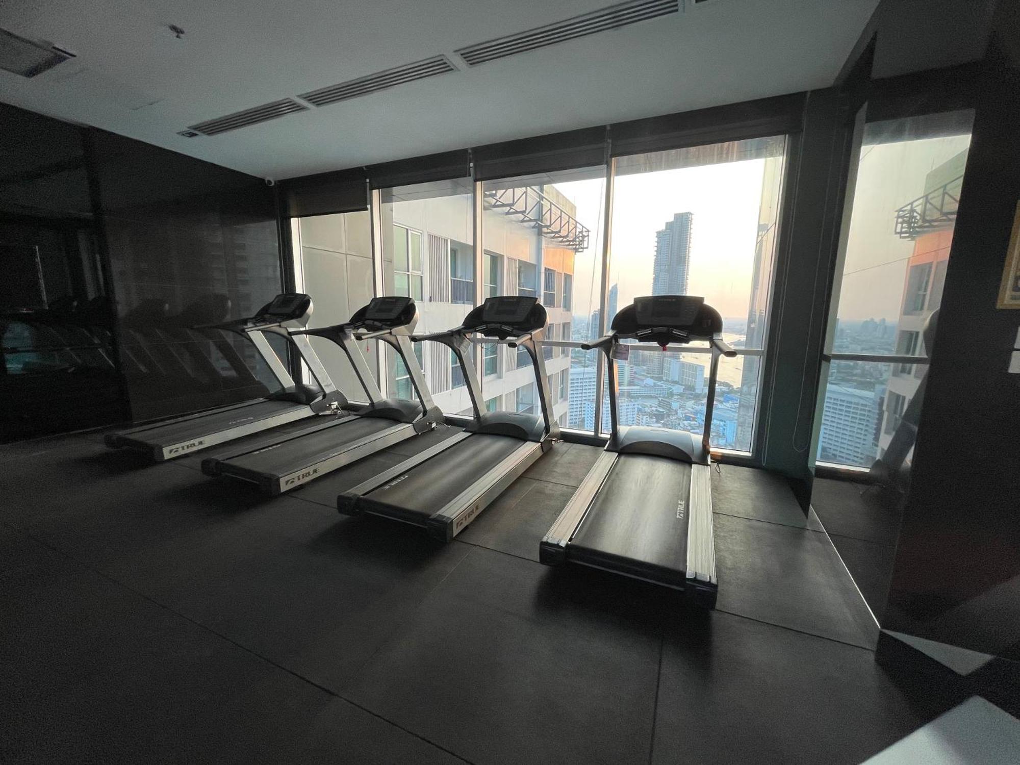 Luxurious River View With Train Access Apartment Bangkok
