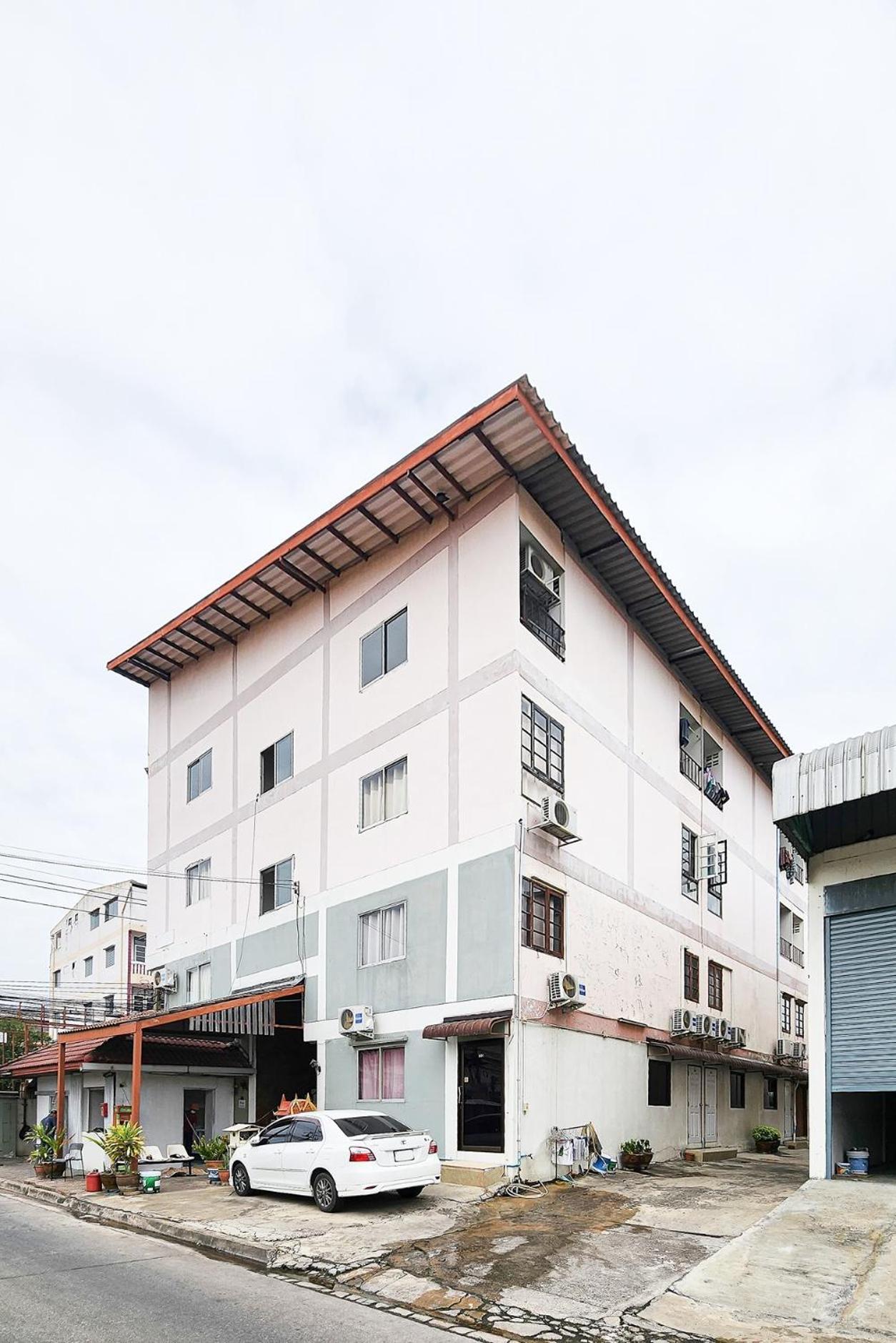 Freesia Bangphi Hotel
