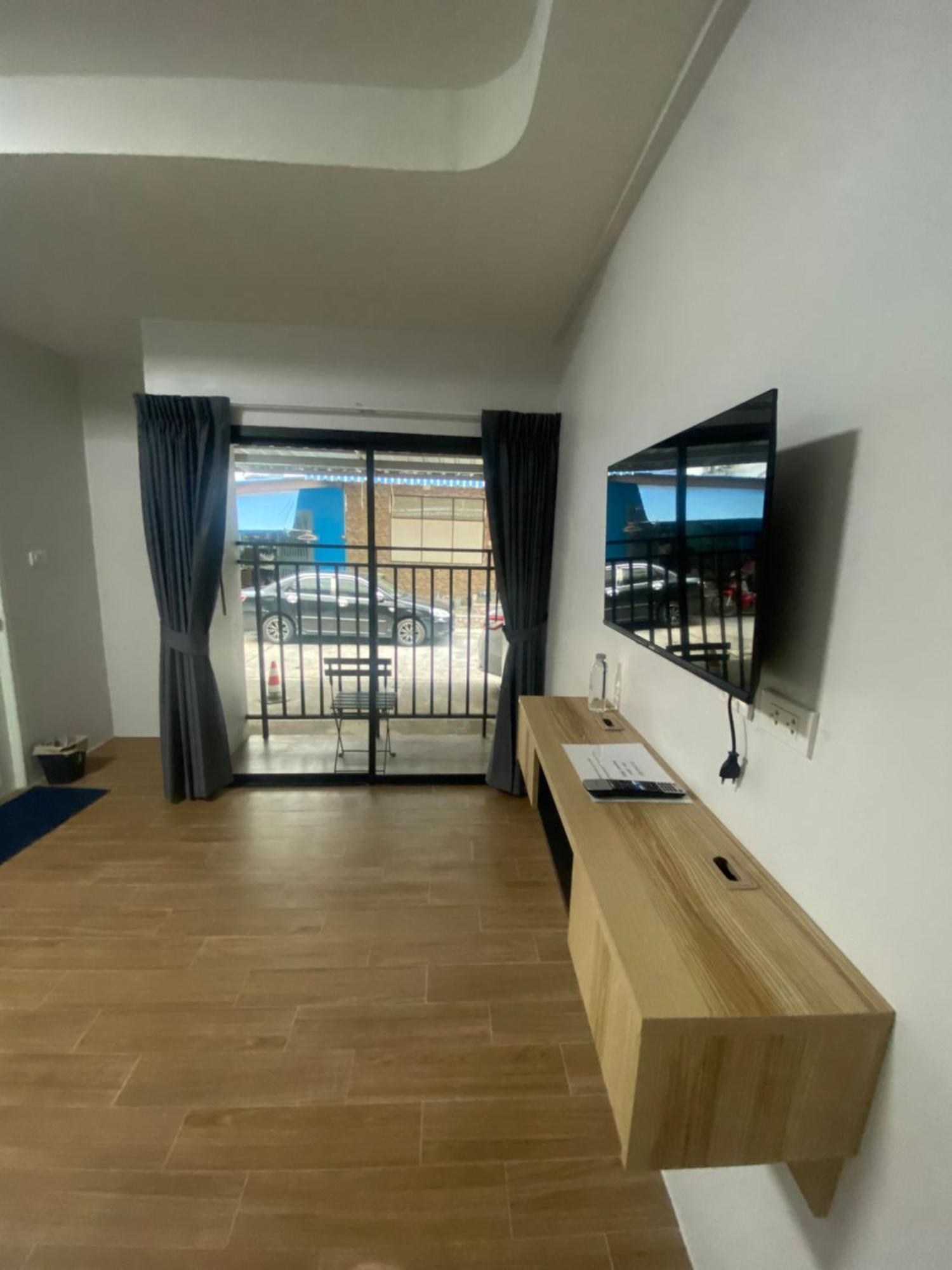 Apartment N Place Huei Khwang *