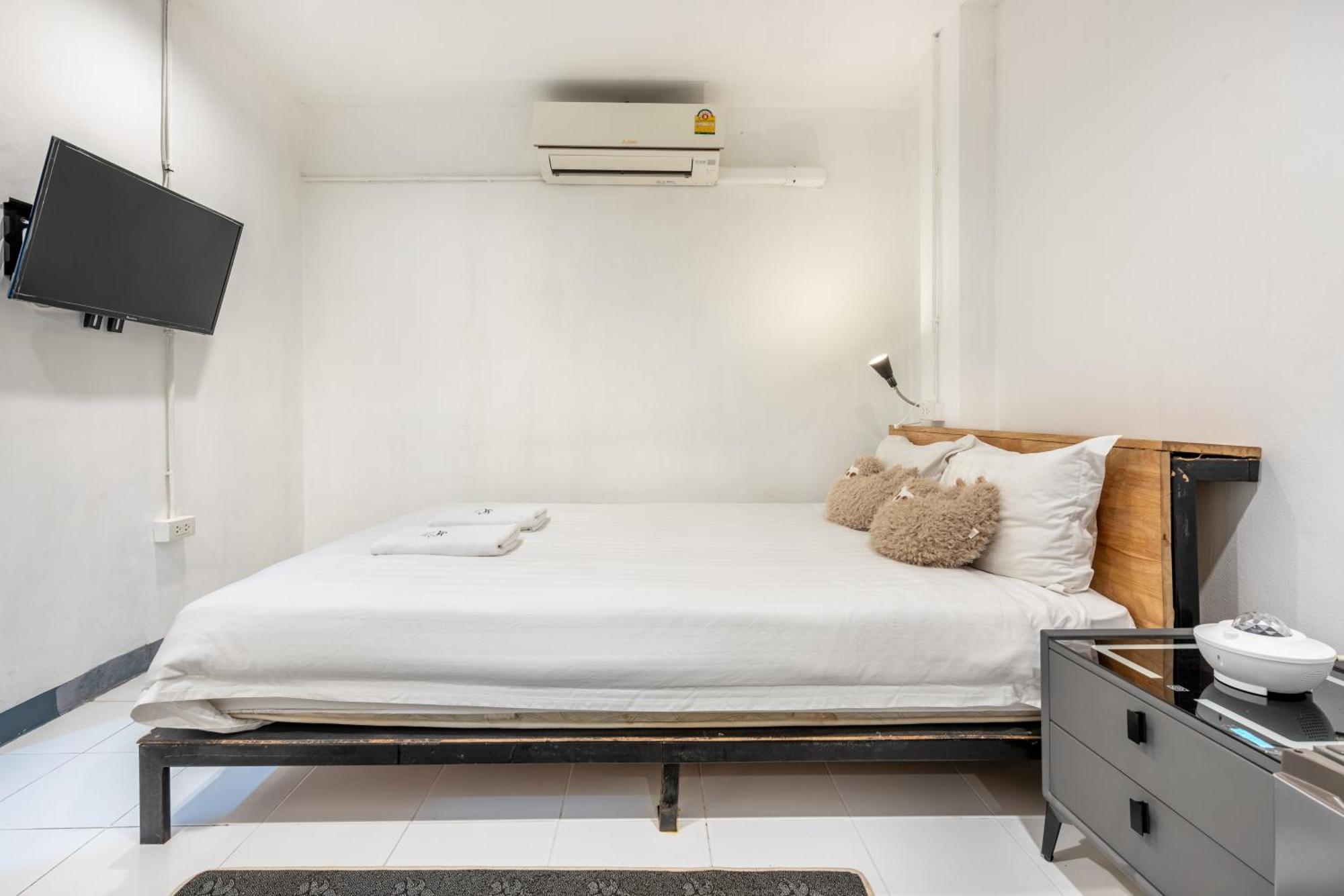 Sloth Don Mueang Hostel Bangkok