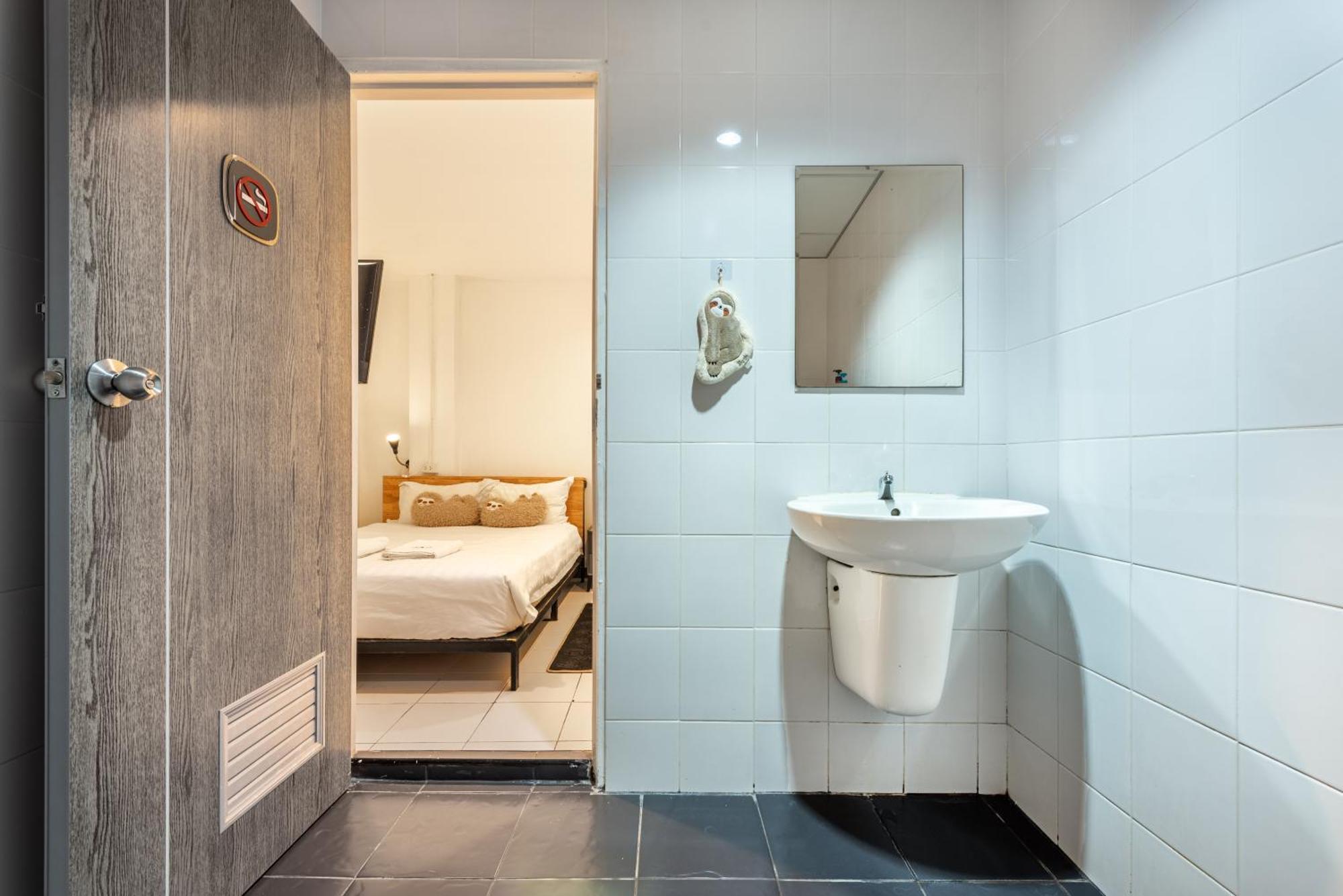 Hostel Sloth Don Mueang