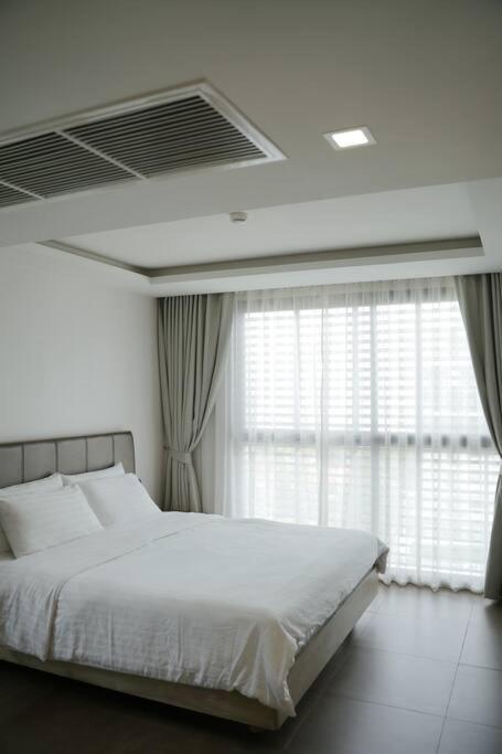 Circle Rein Sukhumvit 12 Two Bedrooms
