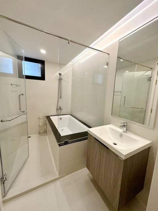 Circle Rein Sukhumvit 12 Two Bedrooms Apartment