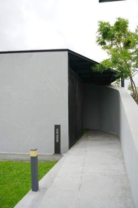Circle Rein Sukhumvit 12 Two Bedrooms Apartment *