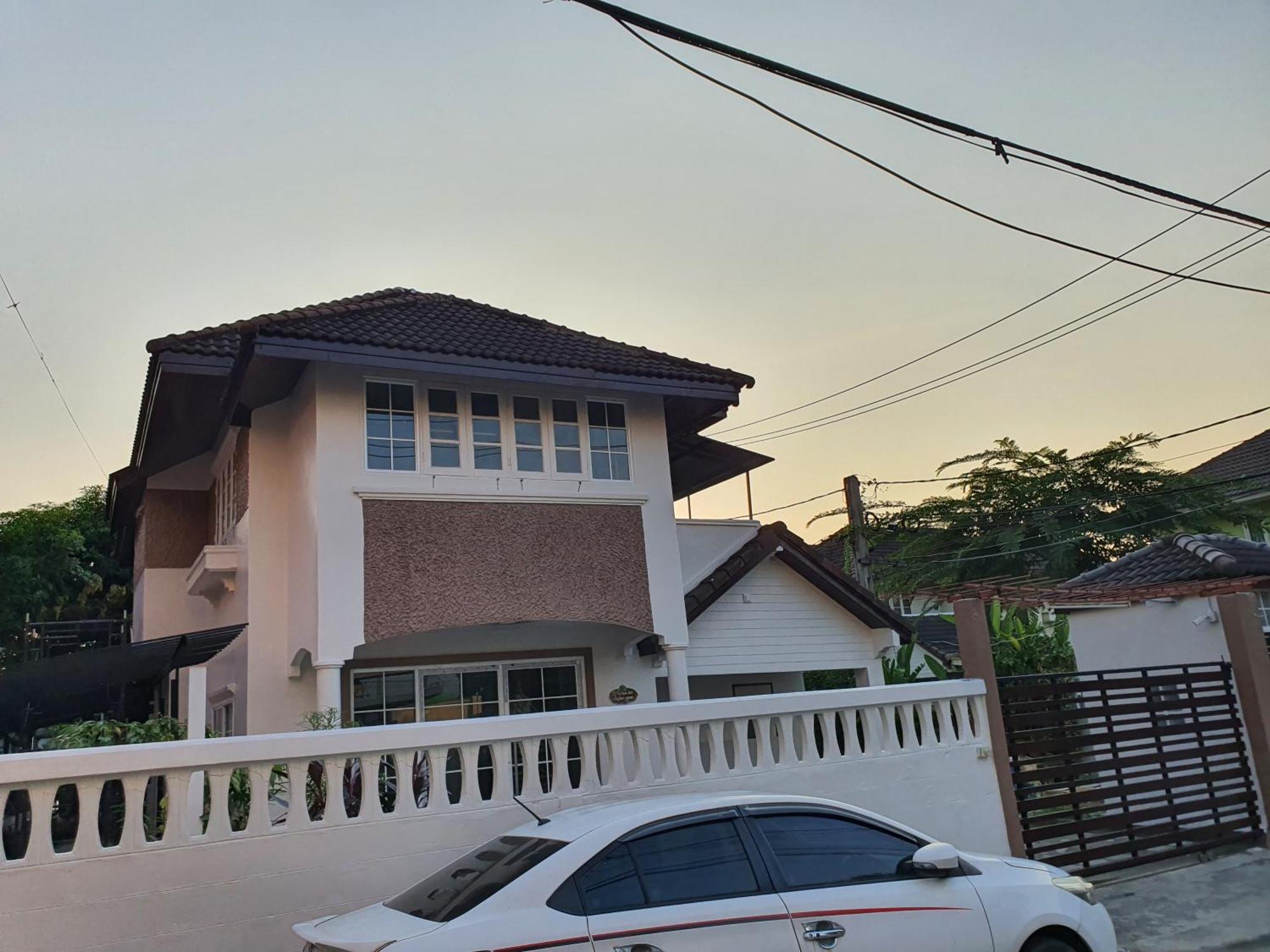 3 Bedroom Cozy Skytrain View Bkk *