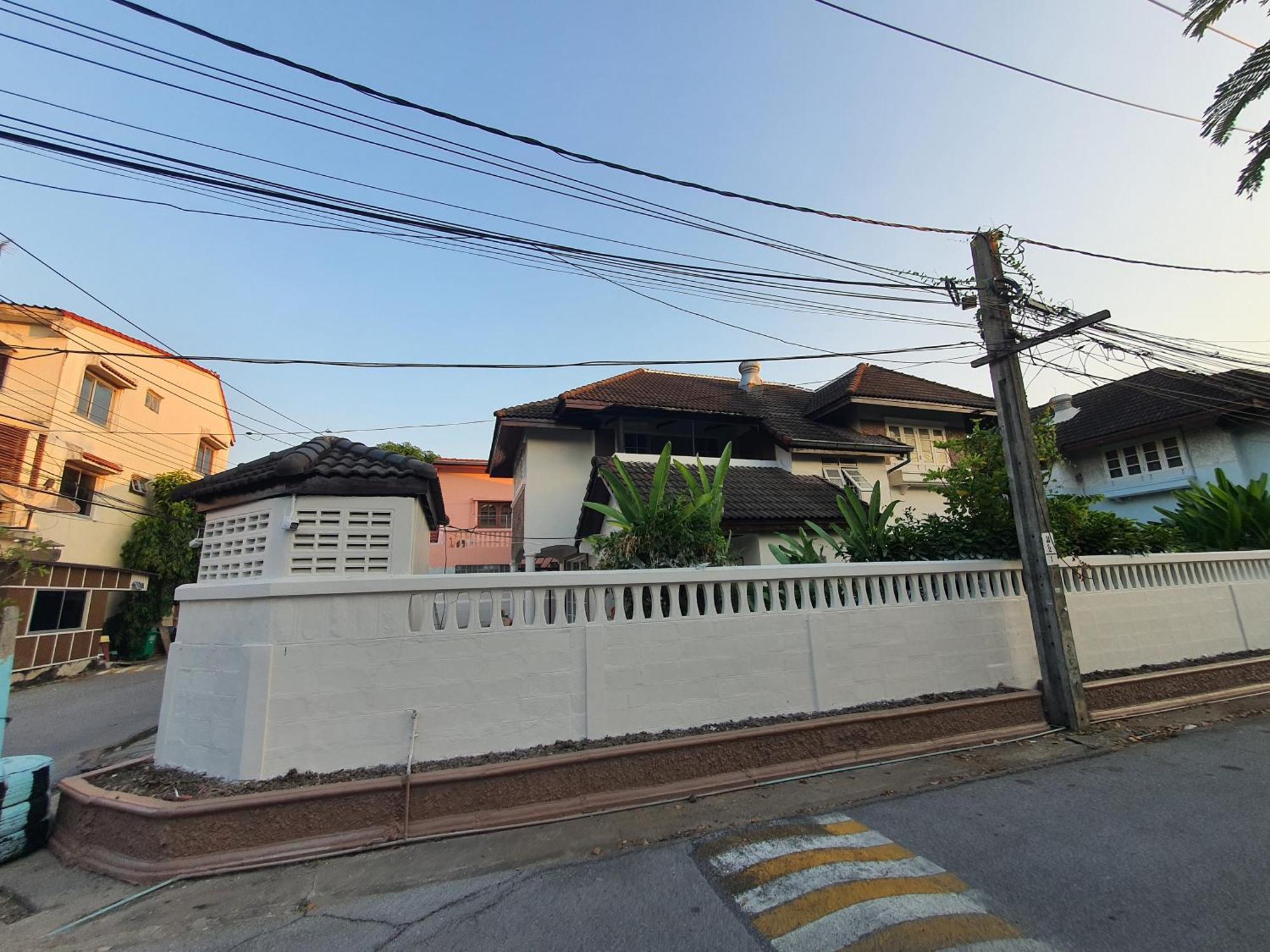 3 Bedroom Cozy Skytrain View Bkk Vakantiepark *