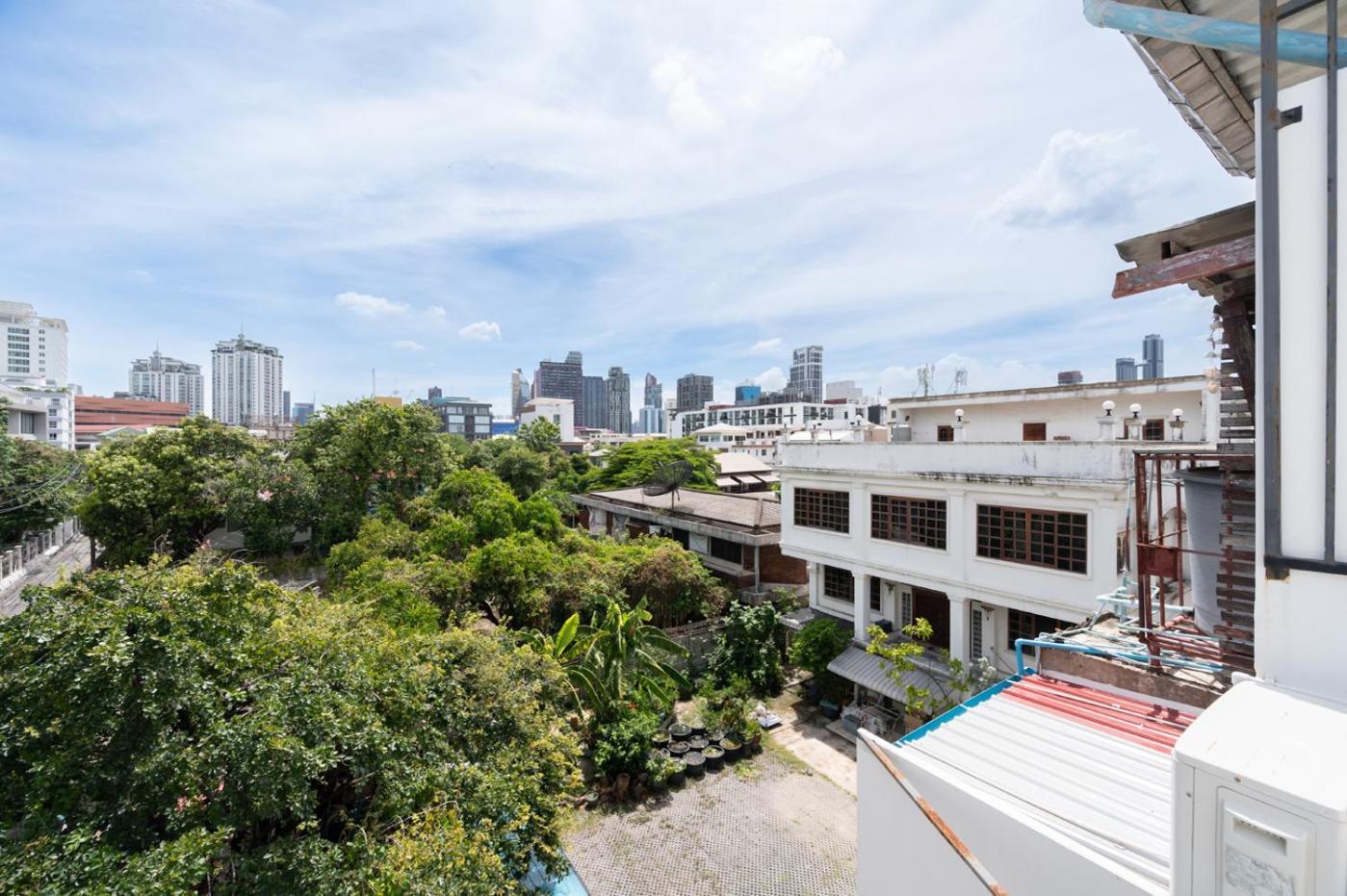 Miq Ekkamai1 - 5br House 65 Inch Tv Bangkok