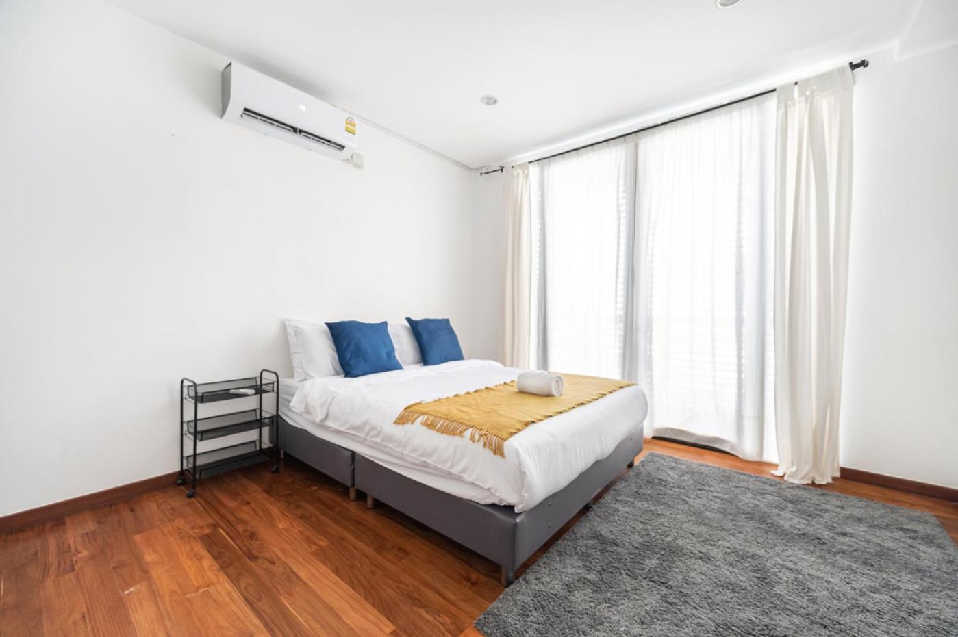 Miq Ekkamai1 - 5br House 65 Inch Tv *
