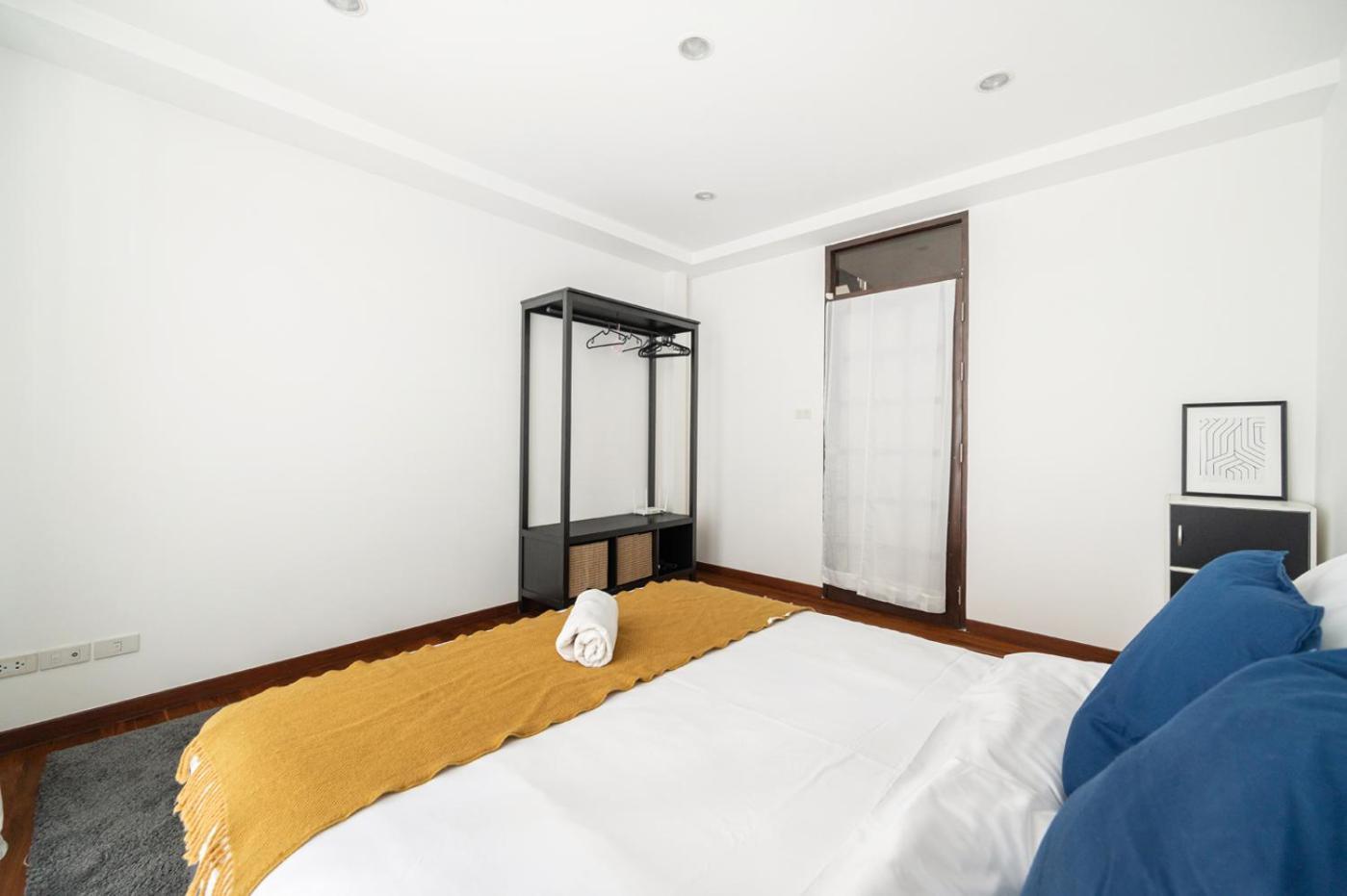 Miq Ekkamai1 - 5br House 65 Inch Tv